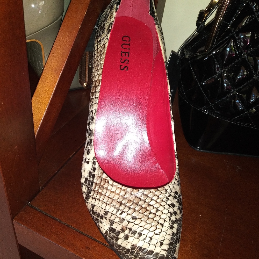 Shoes - Picture 4 of 6